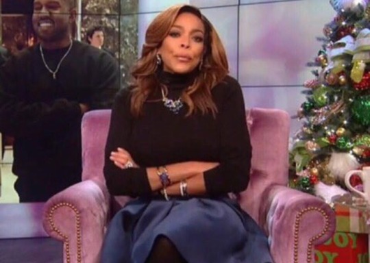 disqueerse:  linnamayako:  weavemama:  weavemama: weavemama:  i dont know much abt what’s happening in the french election but all i know is that le pen gorl seems like the woman version of trump, so ya’ll better not fuck up like we did   omg ya’ll