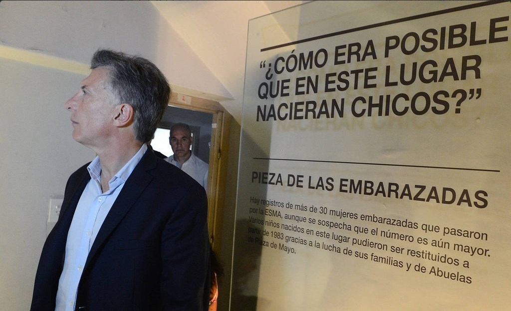 CAPUCHITA: Este lugar fue utilizado por los miembros del Servicio de Inteligencia Naval para torturar y mantener a sus secuestrados separados de los de la ESMA.
El presidente Mauricio Macri visitó esta mañana el predio donde funcionó el centro...