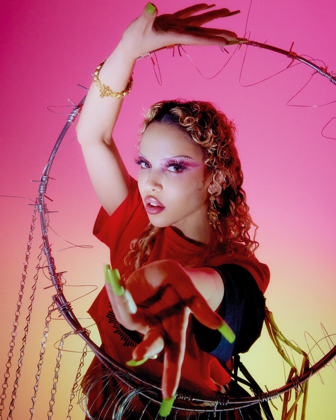 Sex fallen-allien:FKA TWIGS by Charlotte Wales pictures