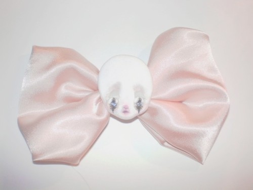 fanfanfetiche: I fell in love with her pin.