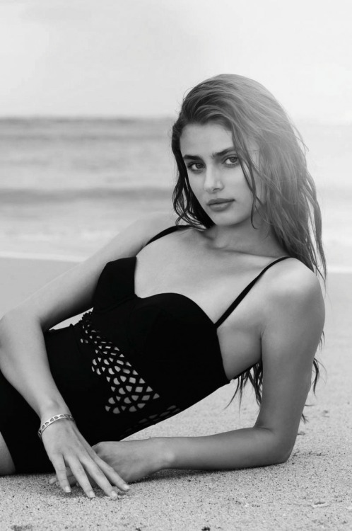 forthosewhocravefashion: Taylor Hill by Della Bass in “Water Baby” for Fashion Gone Rogu