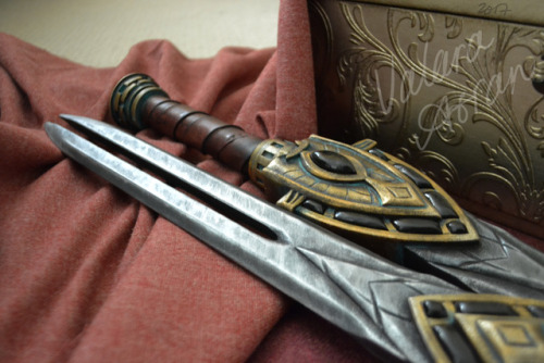 Handmade, hand painted wooden Trinimac Blades, right from The Elder Scrolls Online!Natural leather h