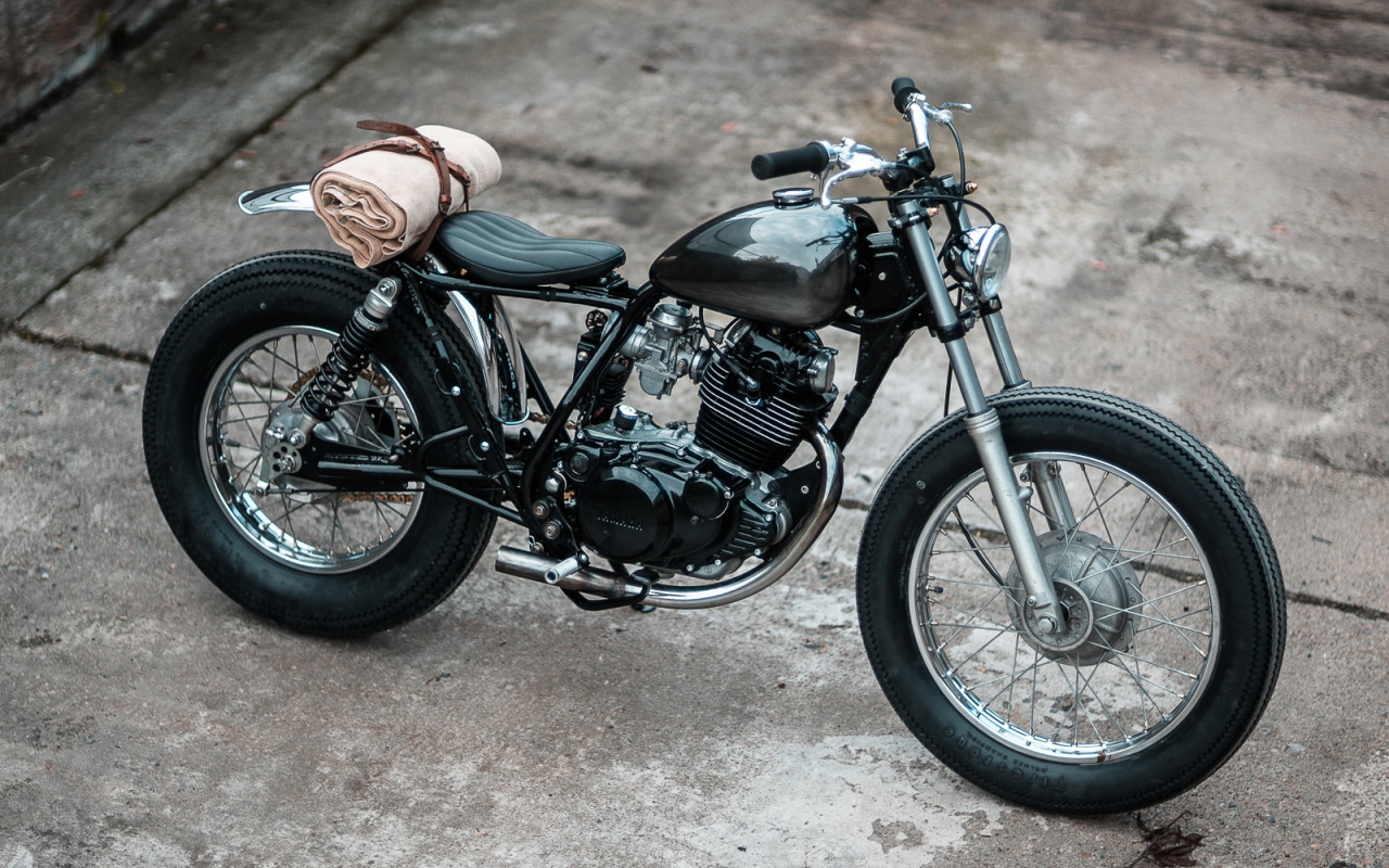 caferacerpasion:  I love this Yamaha SR250 SE â€ªBrat Styleâ€¬ by Hookie