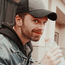 tonystrxk: ♥ sebastian stan icons ♥  requested by @dbreva screenshot  it for