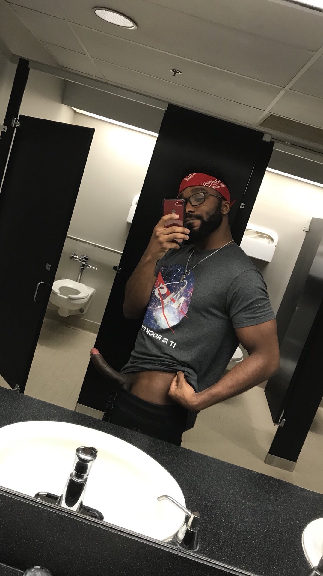 dexter-xxx:  Str8 exhibitionist that loves his ass to be played in &amp; played