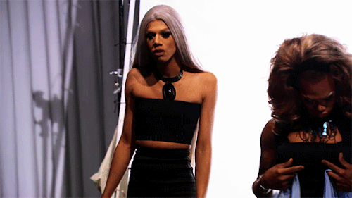 ohxoz:  💅 Flowtography - Naomi Smalls 💅