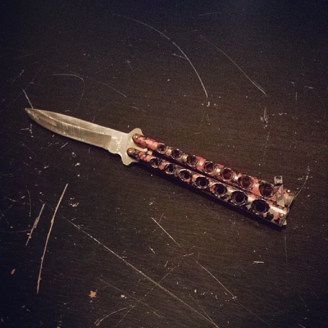 edc-systems:  I just stumbled across this beauty. It’s the knife I’ve had the