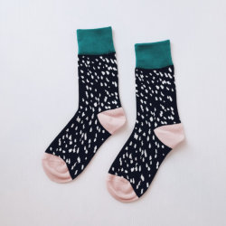 littlealienproducts:  Freckled Socks from  Naikenook  