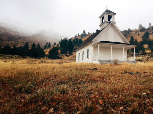 oldfarmhouse: Quaint little church