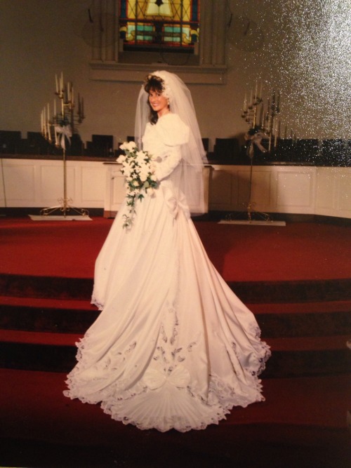 dknc3: As promised, pictures of my twenty- one year old wedding dress that show the train. Bustling 