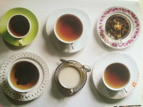 day-and-moonlightdreaming: Tea cups.