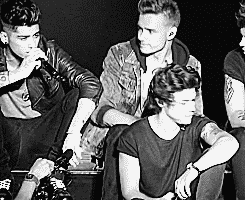 zaynspank:  spookdevous:  what is WRONG WITH THIS BAND IM IN TEARS  I watched this