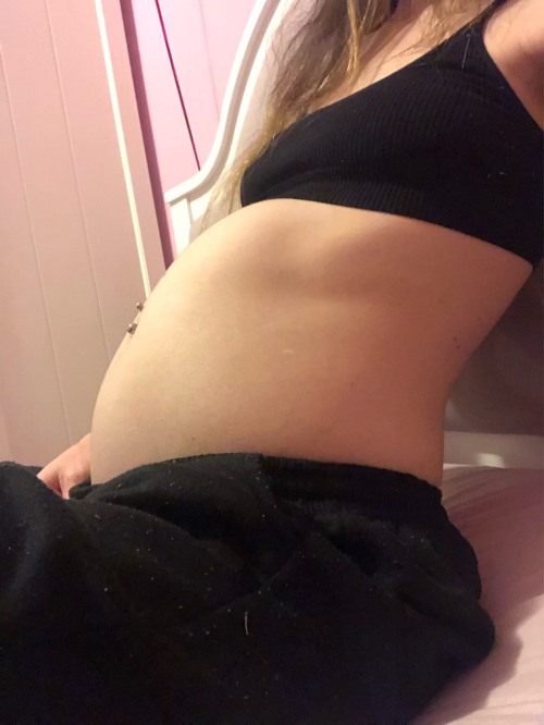 bloatedbelly424:Orb Belly 🤤🤤 My belly is so heavy on my small frame 🤤🤤