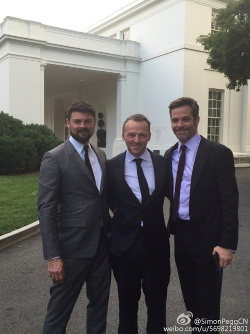 mayonakatenshi: startrek-beyond: Simon Pegg, Chris pine and karl urban outside the white house durin