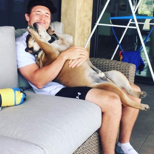 Brendan Gallagher and his dog, Gus(Source: instagram.com/bgally.11)Link submitted by goaliesare