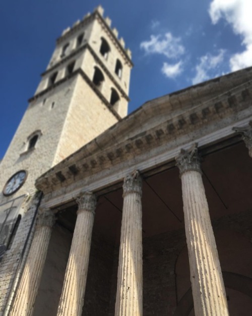 The Temple of Minerva—a piece of Ancient Rome in the Piazza del Comune, Assisi. ~~~ Take a workshop 