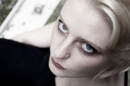 narabeanphotography:‘I wish I had eyes that changed colours from blue to gray, and then after I crie