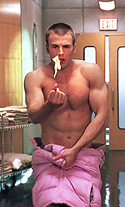 forchrisevans:  chris evans + shirtless😏