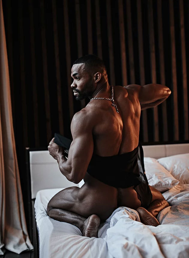ohthentic:  dominicanblackboy:Sexxxy gorgeous Naked muscle body dancer Yordan Rodriguez!!!!!!!;;;;;;Oh