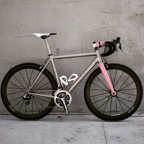 velo-vogue:  Don’t forget to check out our newly designed Banana kits and let us know (either by reb