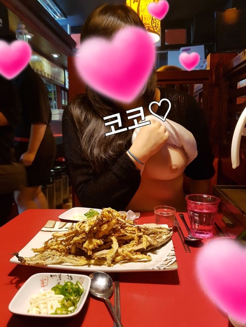 dhxh752: 코코 데리고 예전에 술먹으러 갔을때… 힐끔힐끔 보시던 주변테이블 남성분들이 기억에 남네요 그날 술집에 계시던 분들은 아마 코코 가슴 다보셨을듯&hell