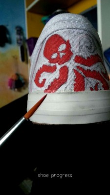 mo-dernhero:  progress shots of the shoes I’ve been working on painting!!!!