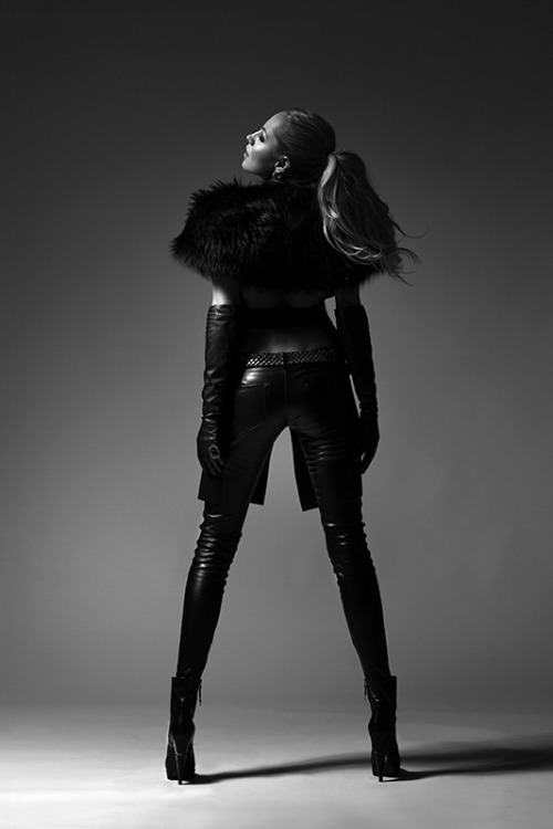 goddesstasha:  sexy leather clad girlGoddess TashaOnly High Heels