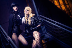 hotsexycosplay:  hotcosplaychicks:  Tights and Punches by ca-g-e    Zatanna and Black Canary #cosplay