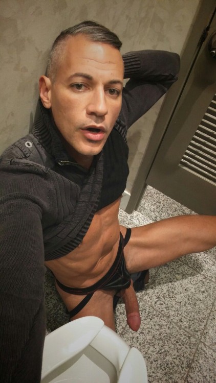 sjuanboy: Toilet Tramp