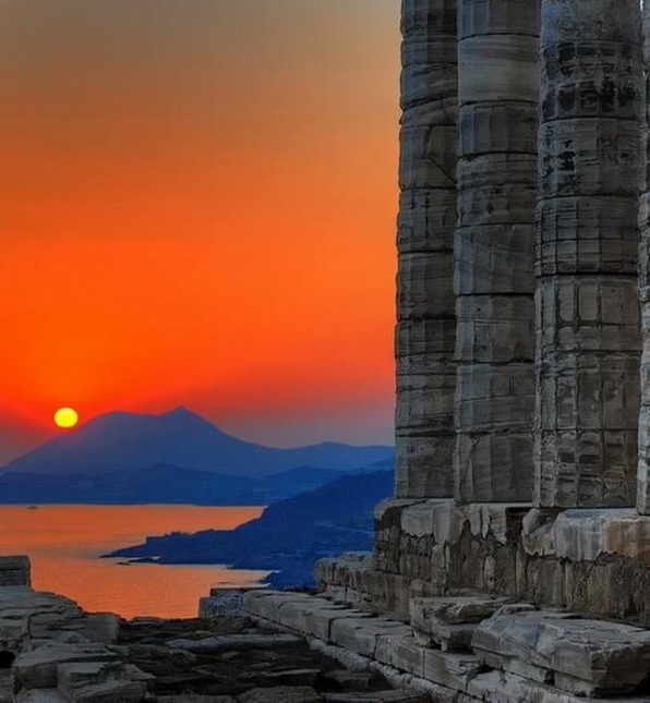 mysunny-dreams:  hellas-inhabitants:  Sunset at Temple of Poseidon, Cape Sounio Hellas.