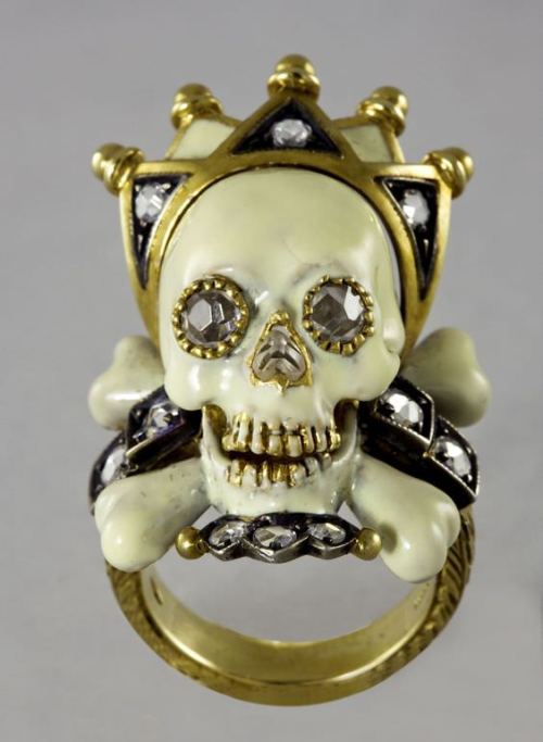 congenitaldisease: A mourning ring is a ring which is worn in memory of somebody who has passed away. The stones mounted on the rings are typically black. Sometimes hair of the deceased would be incorporated into the ring. The photographs above show