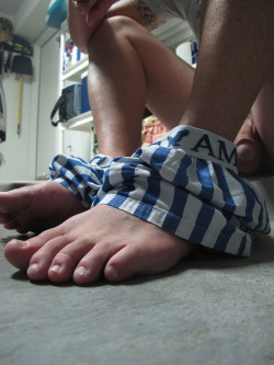 undie-fan-99:  Those boxers are in the way. :)