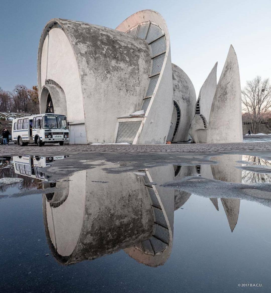 socialistmodernism:Halls of Parting, Memory Park Kyiv, Ukraine. built 1968-1981 Architect: