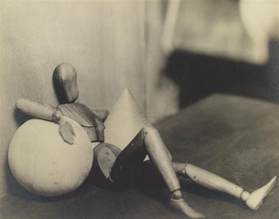 artemisdreaming:  UNTITLED, MANNEQUIN FATIGUÉ, 1926 Man Ray Q