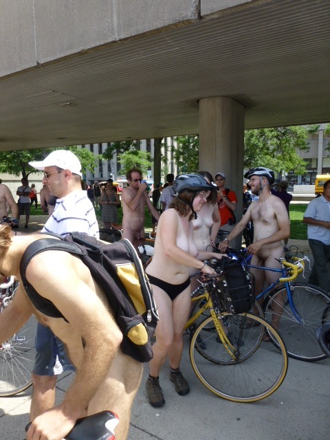 zozzino:  Soft bodied WNBR nerd for repost