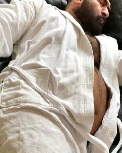 lulabears:en Paris, France   Like man and towel.