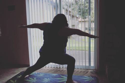 Day 10 Virabhdrasana II/ Warrior II @biggalyoga @crazycurvy_yoga @suffocatinglove0 @yogaleticswear @