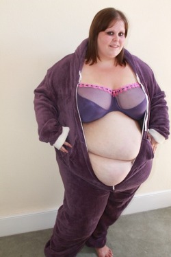 debbiebombshell:  Does this onesie make me