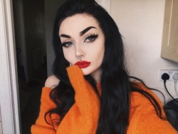 ouijaye:  Orange and black is such a combo don’t fight me on this 🦊🖤  Instagram.com/ouijaye 🧡