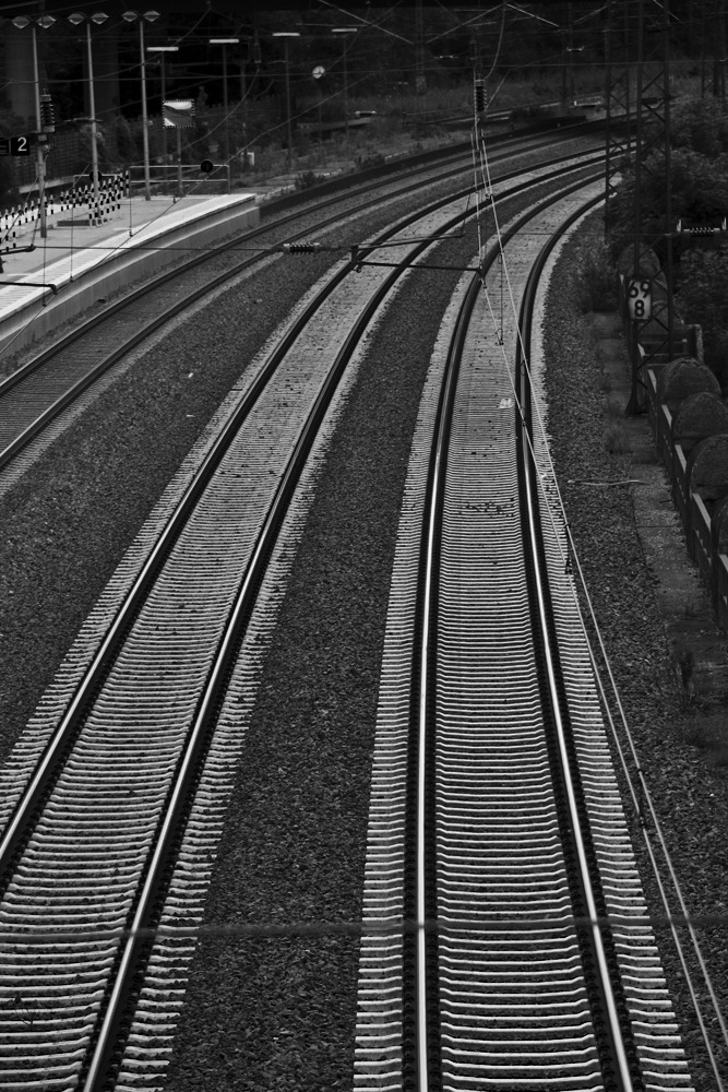 s-kulaber:  train track 
