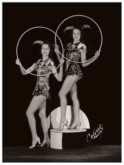 Eve Ross Girls Promotional Photo For Their Appearance In The Burlesque Show: &ldquo;screwballs