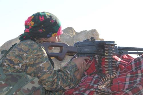 kurdishstruggle:  Yezidi YBŞ Fighters during the ongoing offensive against ISIS in Shingal
