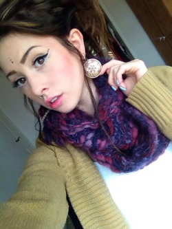 dink-182:  Pretty mandala earrings, off out for a walk in the woods with the puppy 🌸 