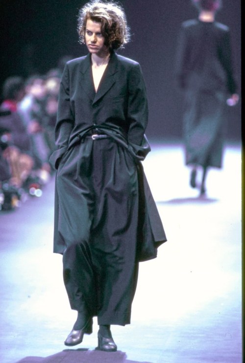 neksichthon: somethingshiftsinthissleep: itchycoil: Sandra Bernhard Comme des Garçons F/W 199