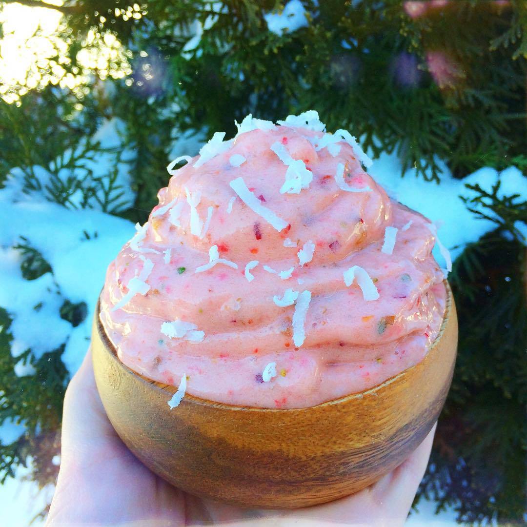 earthfaery:  strawberry grape date nicecream with coconut sprinkles ✿also on my