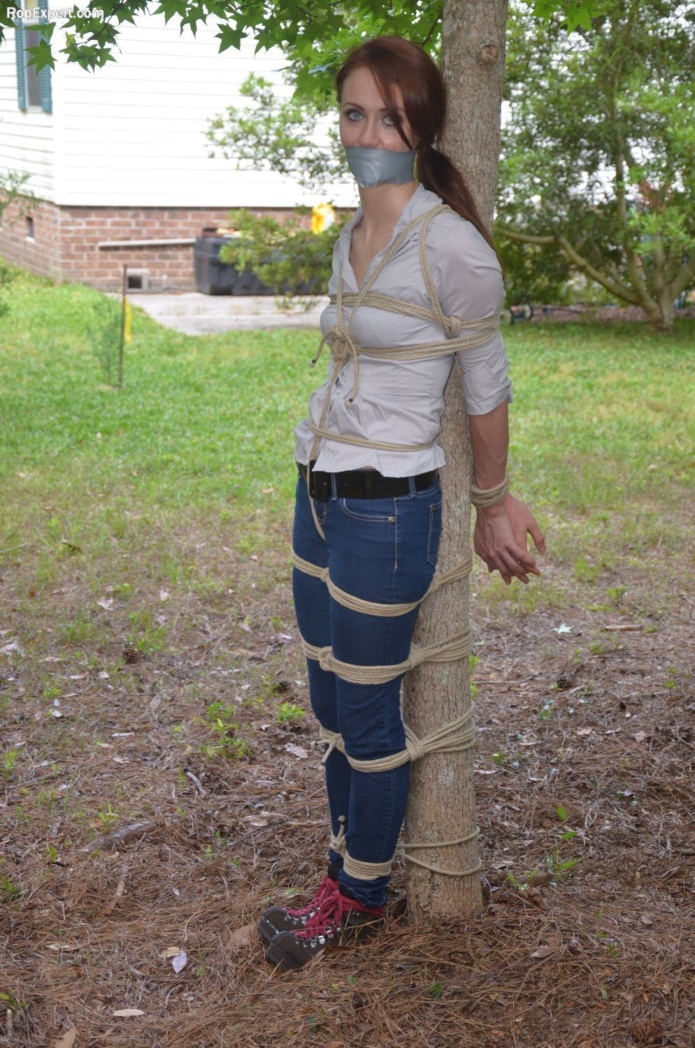 putmeinherplace:  A perfect tree bondage. Now and then, I really appreciate this