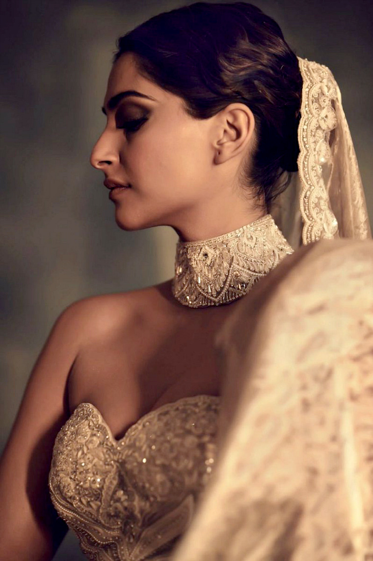 raghdakatrina: Sonam Kapoor channelizes her inner Maharani in a stunning gold &amp;