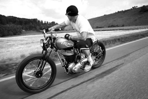 twowheelcruise:  life on a motorcycle 