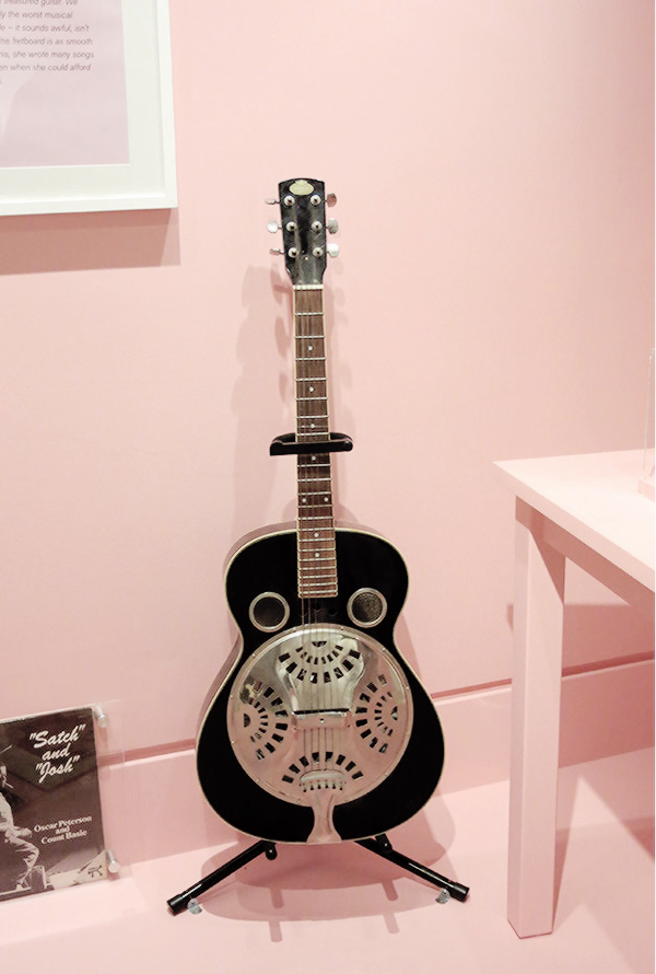 vertisse:  Amy Winehouse’s guitar at the exhibition Amy Winehouse: A Family Portrait