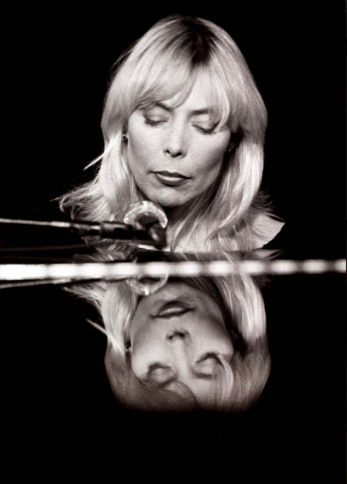 soundsof71:Joni Mitchell at the piano by Henry Diltz, my edit of original via Joni’s twitter